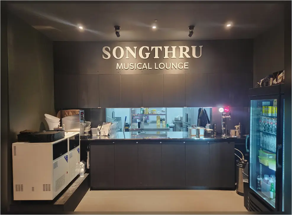 중구 신흥동 펍 인테리어 작업 전후 1